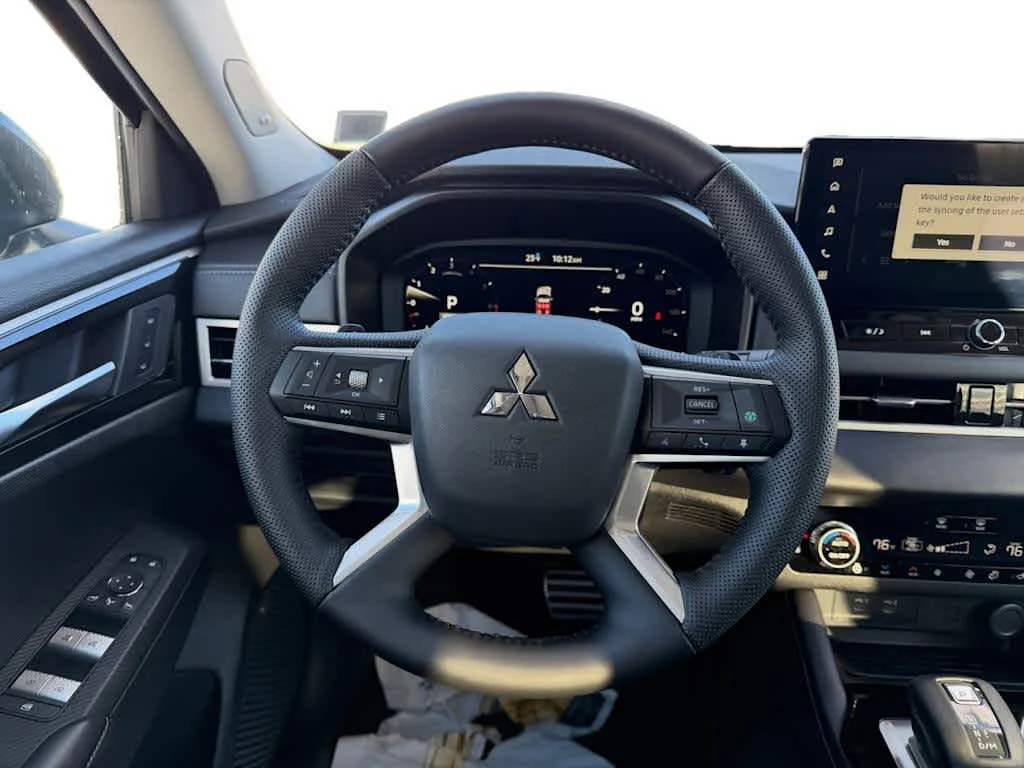 New 2026 Graphite Gray Metallic Mitsubishi SEL image 18