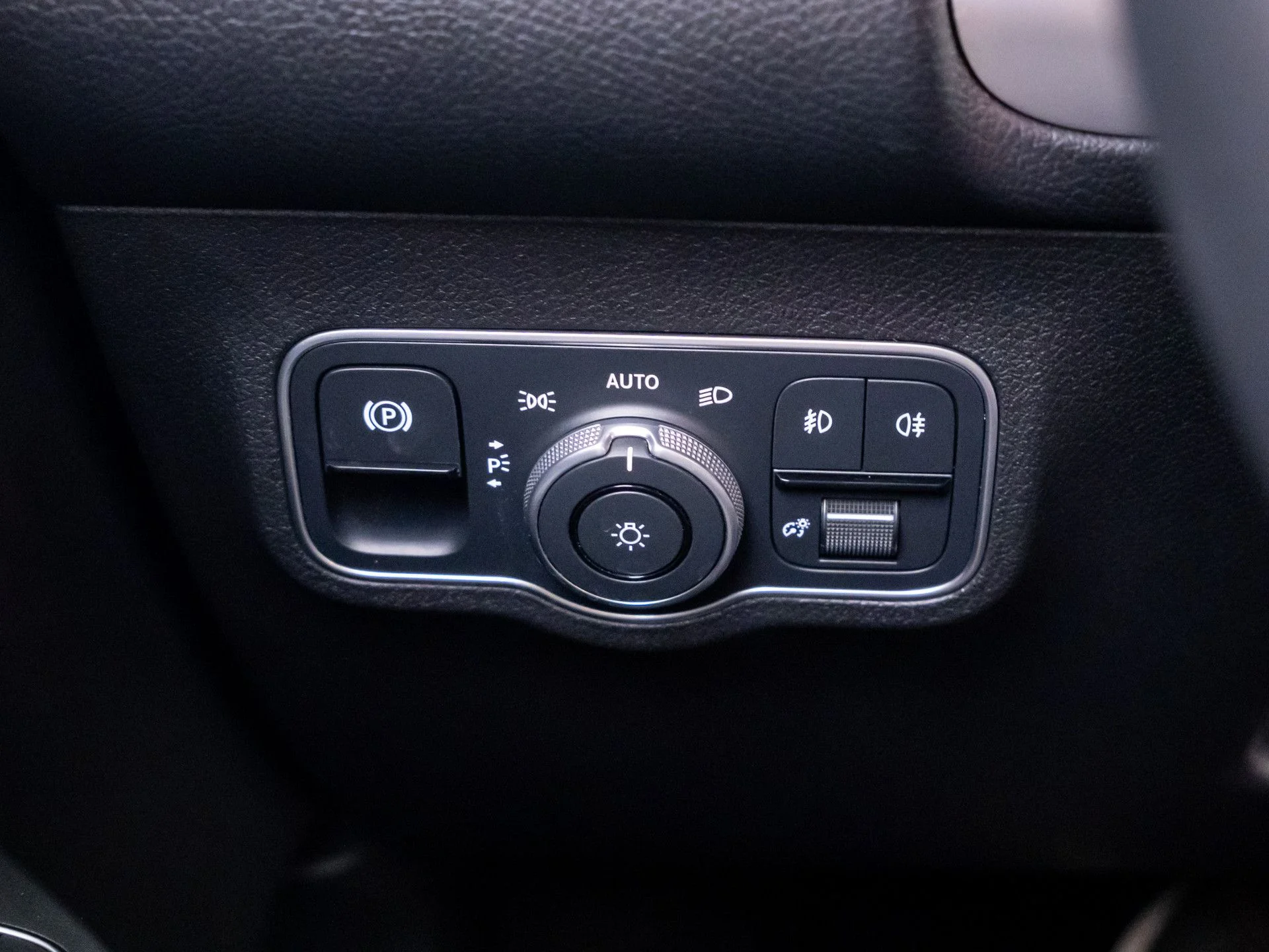 Used 2026 Black Mercedes-Benz GLB 250 image 18