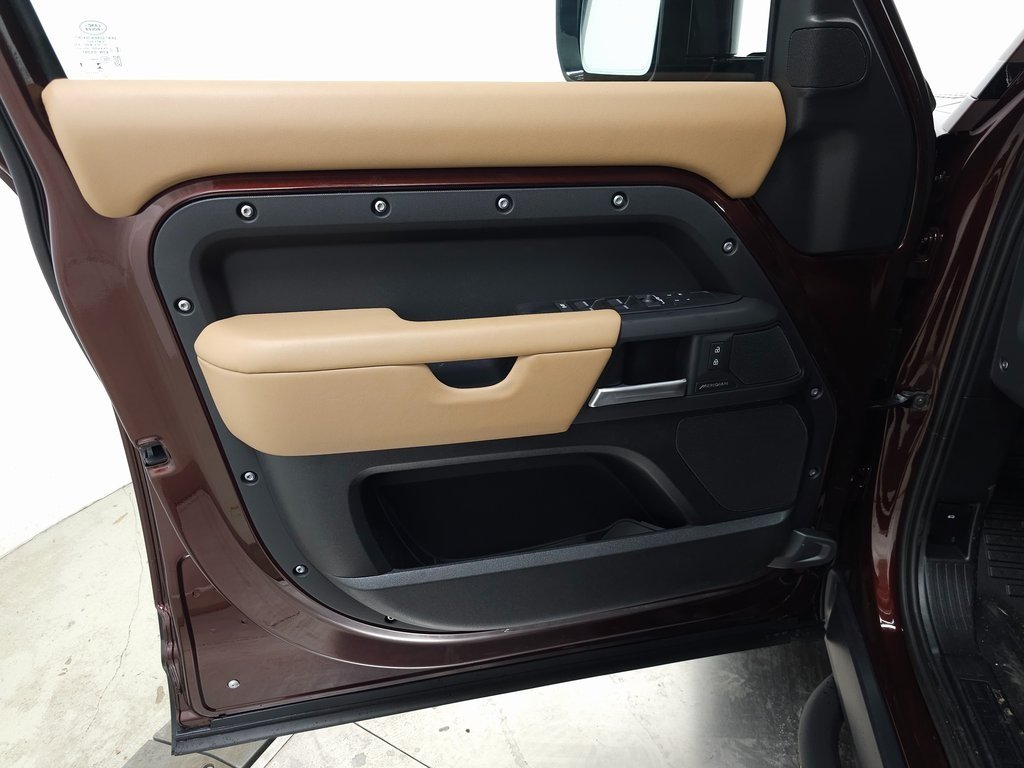 2026 LAND ROVER DEFENDER - Image 11