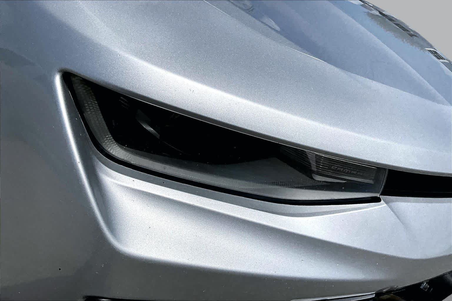 Used 2018 Silver Ice Metallic Chevrolet 1LT image 30