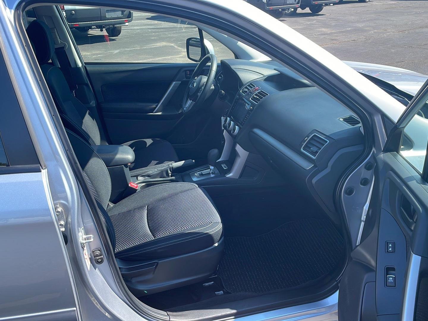 Used 2017 Ice Silver Metallic Subaru Premium image 27
