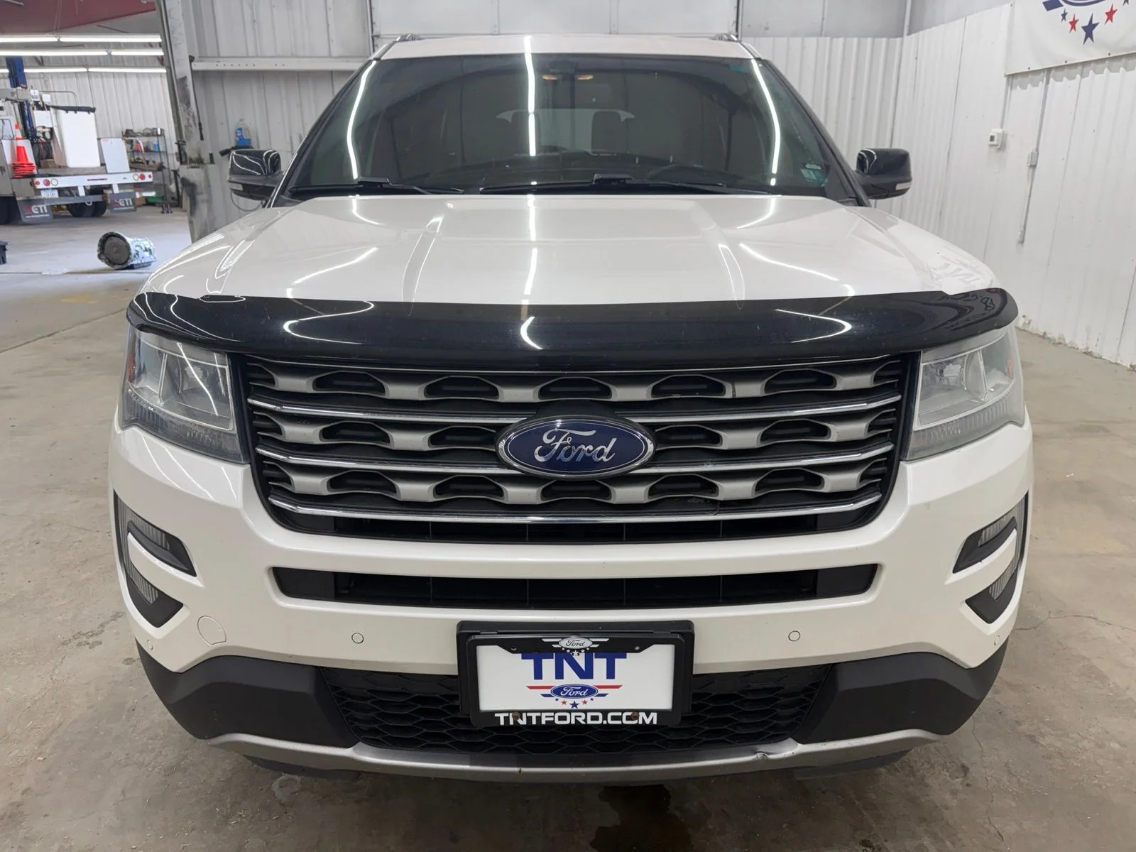 Used 2016 White Platinum Clearcoat Metallic Ford XLT image 3