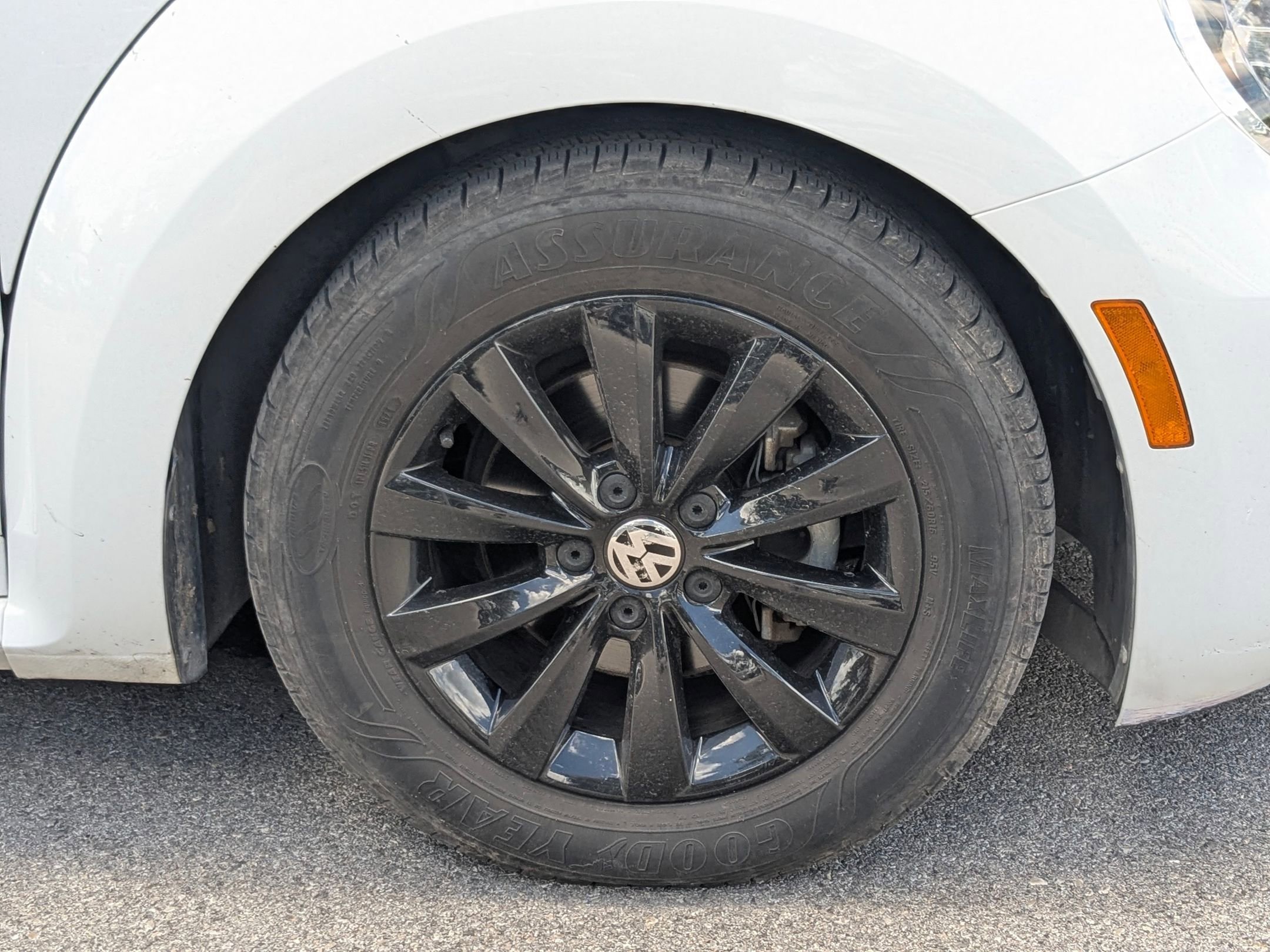 Used 2019 Pure White Volkswagen SE image 23