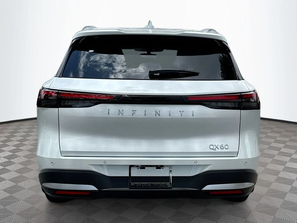 New 2027 RADIANT WHITE INFINITI Luxe FWD image 6