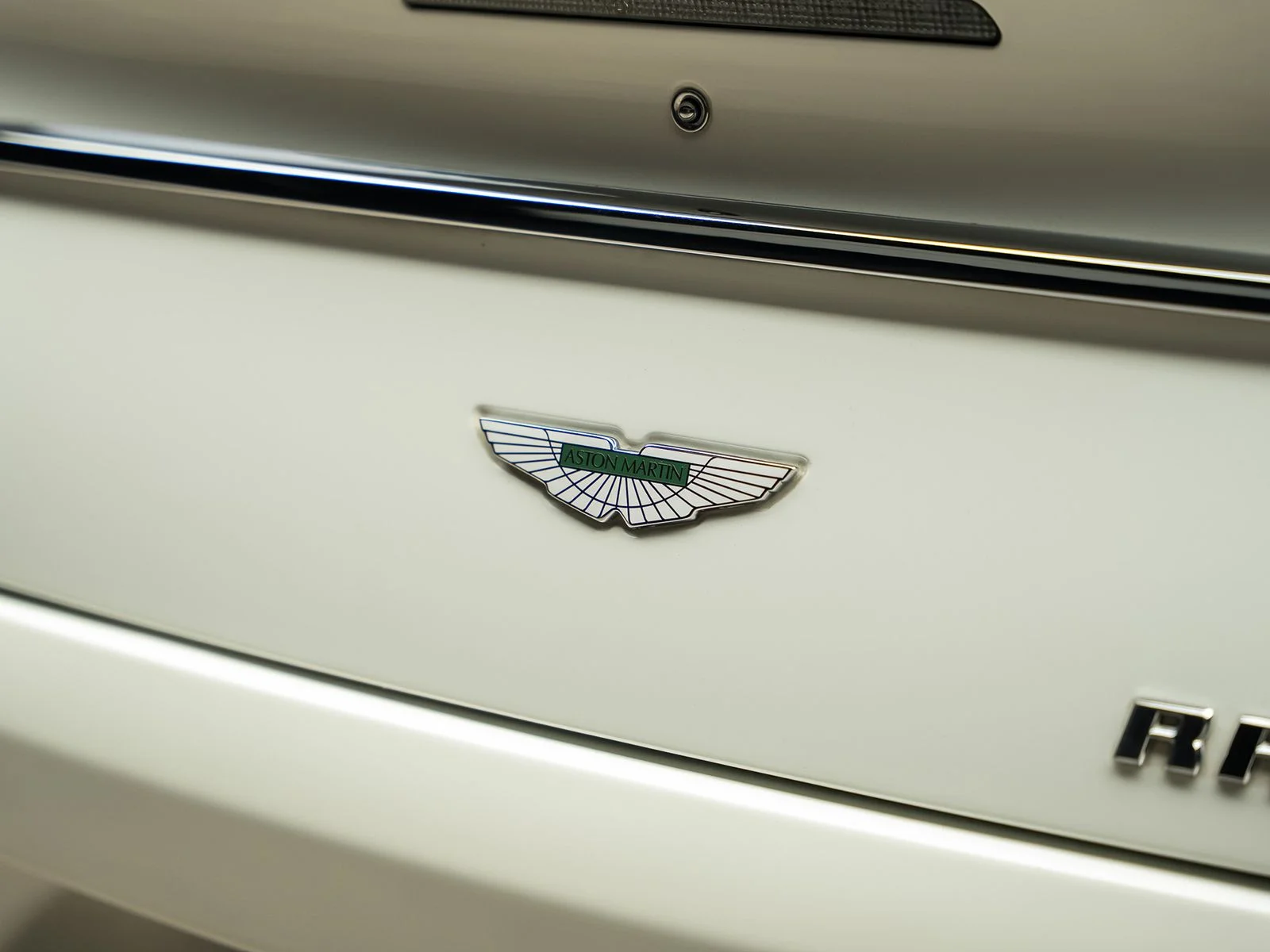 Used 2015 White Aston Martin Base image 19