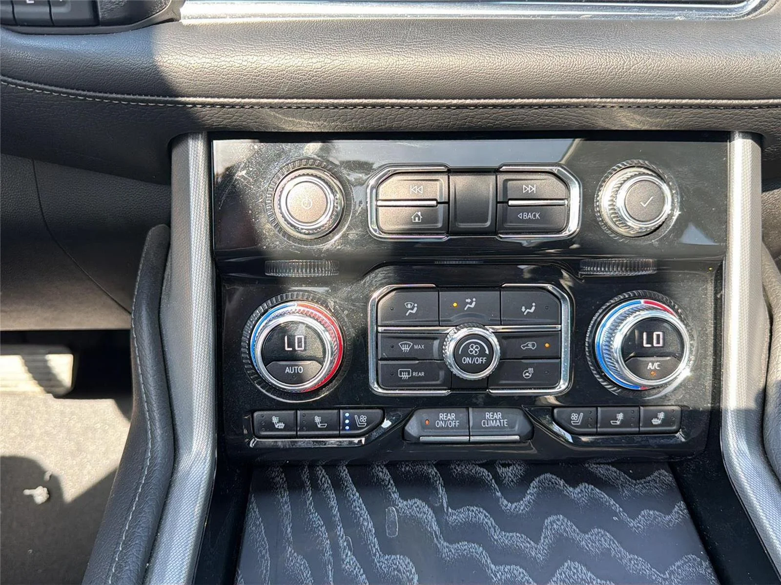 Used 2023 Onyx Black GMC Denali image 26
