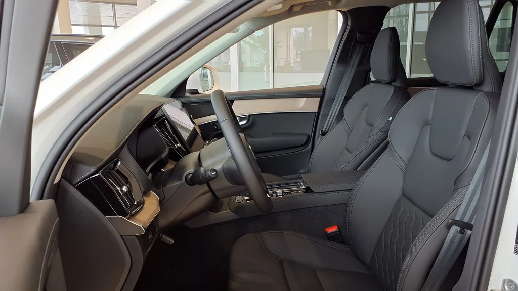 2026 Volvo XC90 Plus - Photo 15