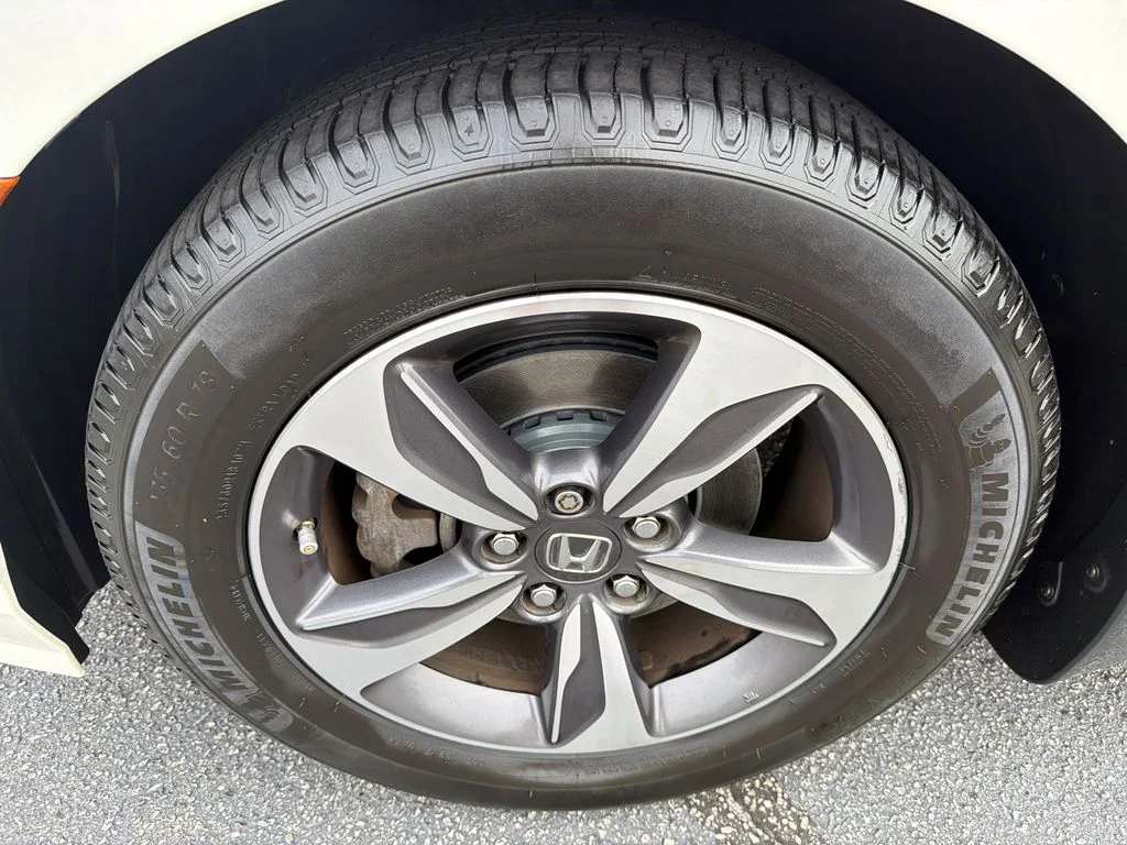 Used 2019  Honda Touring image 11