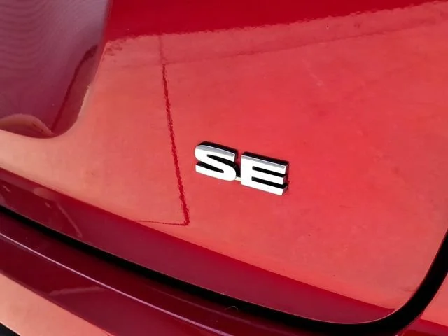 Used 2024  Mitsubishi SE image 23