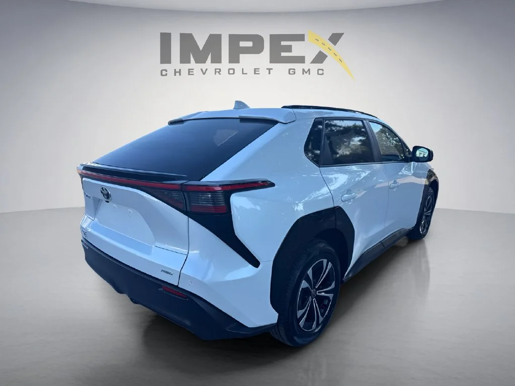 Used 2024 White Toyota XLE image 5
