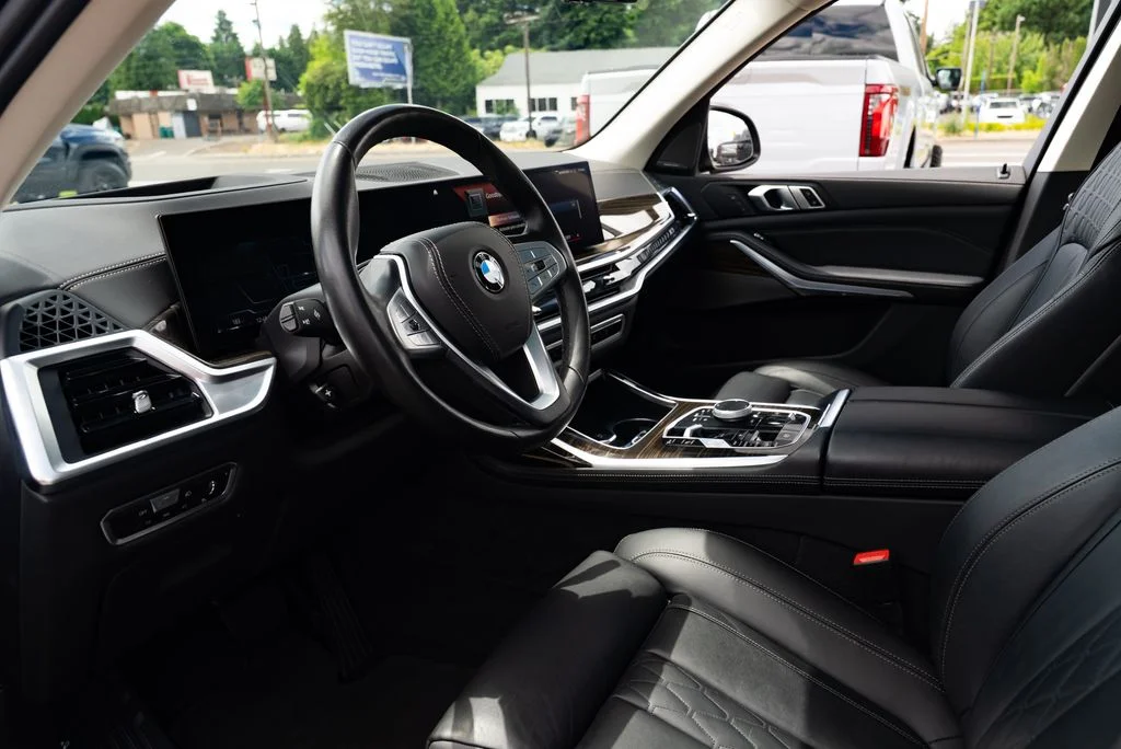 Used 2023 Black BMW xDrive40i image 22
