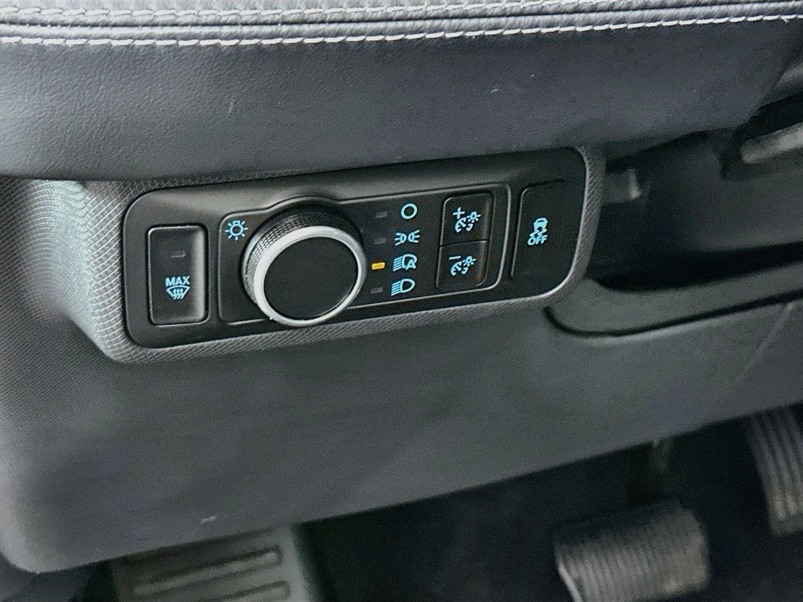 Used 2023 Shadow Black Ford Select image 10