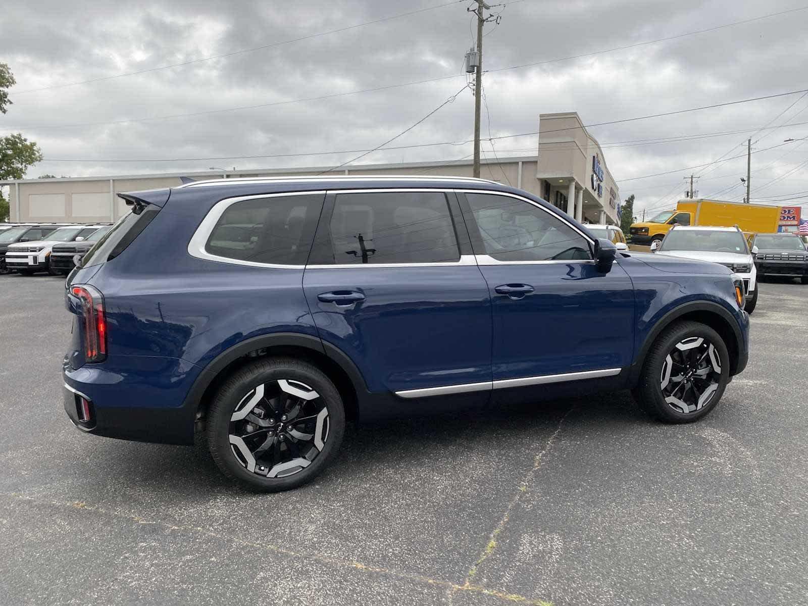 2025 Kia Telluride EX - Photo 4