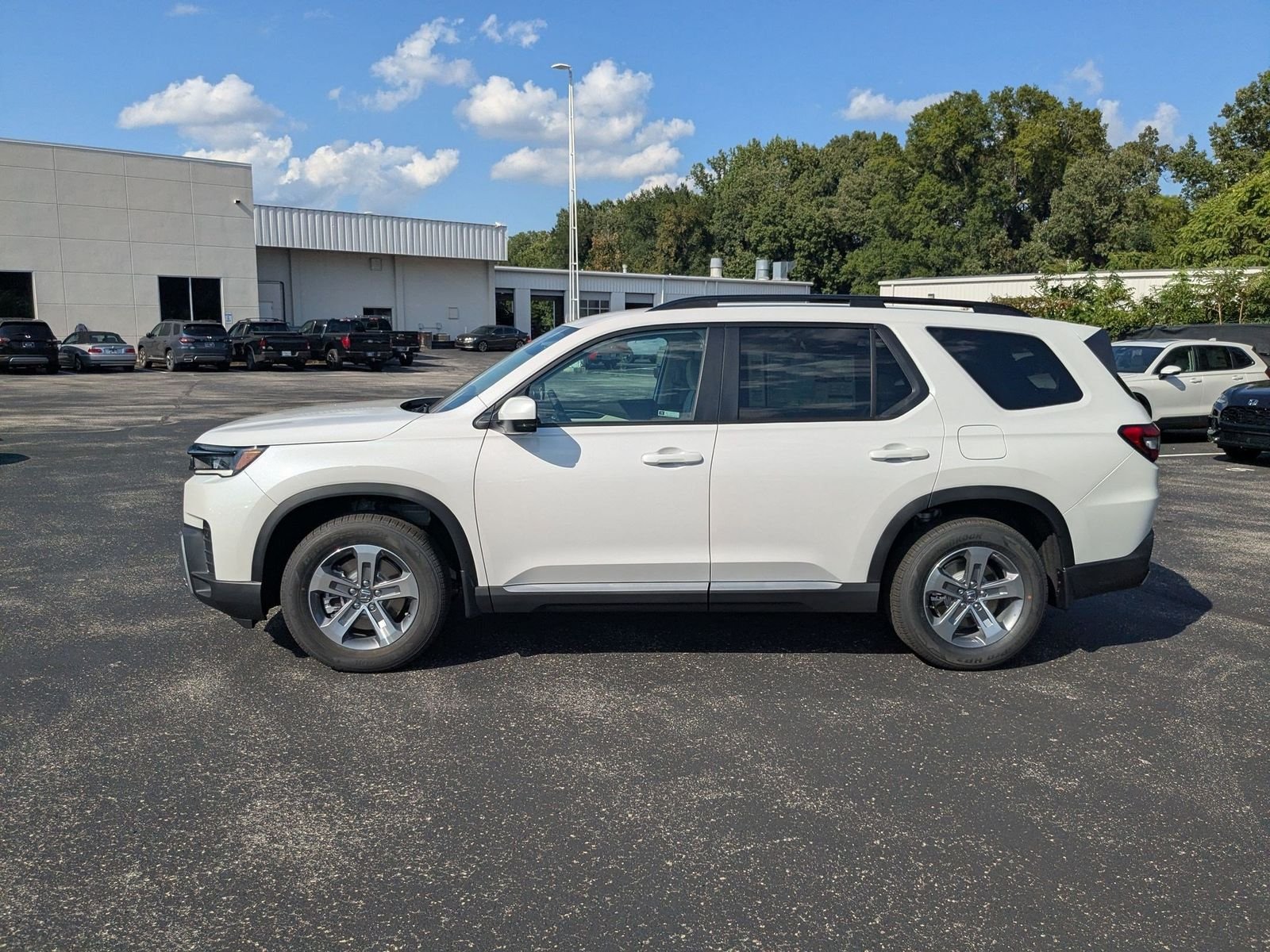 New 2026 Platinum White Pearl Honda EX-L image 9