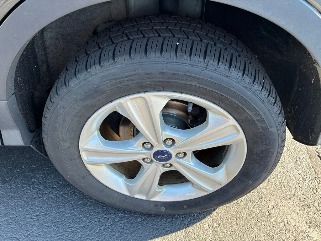Used 2015 Gray Ford SE image 11