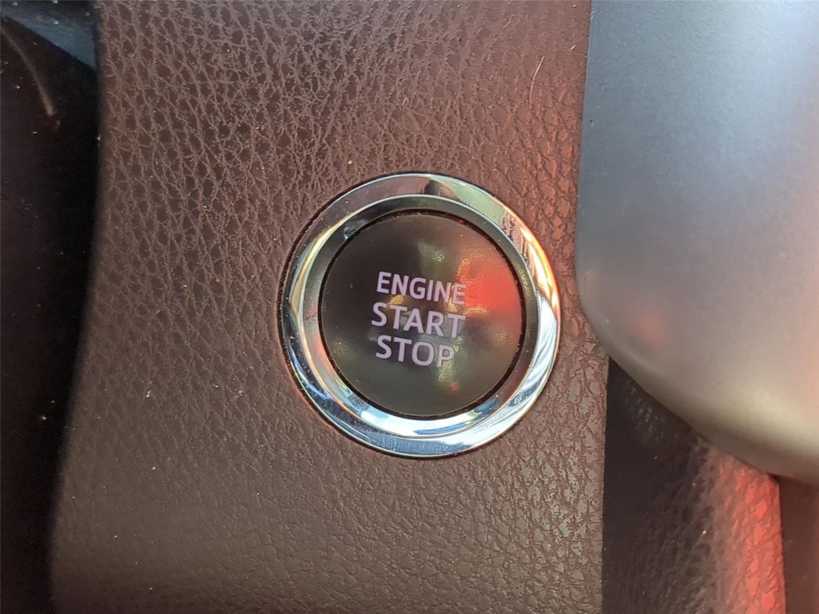 Used 2019  TOYOTA  image 30