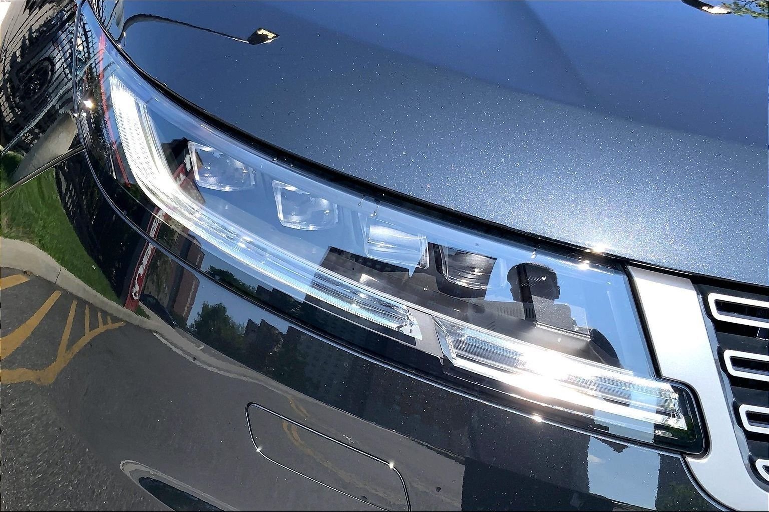 New 2026 Santorini Black Land Rover SE image 13