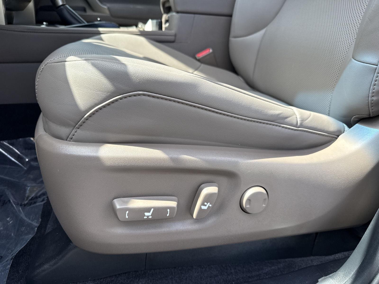 Used 2021 Atomic Silver Lexus GX 460 Premium image 19
