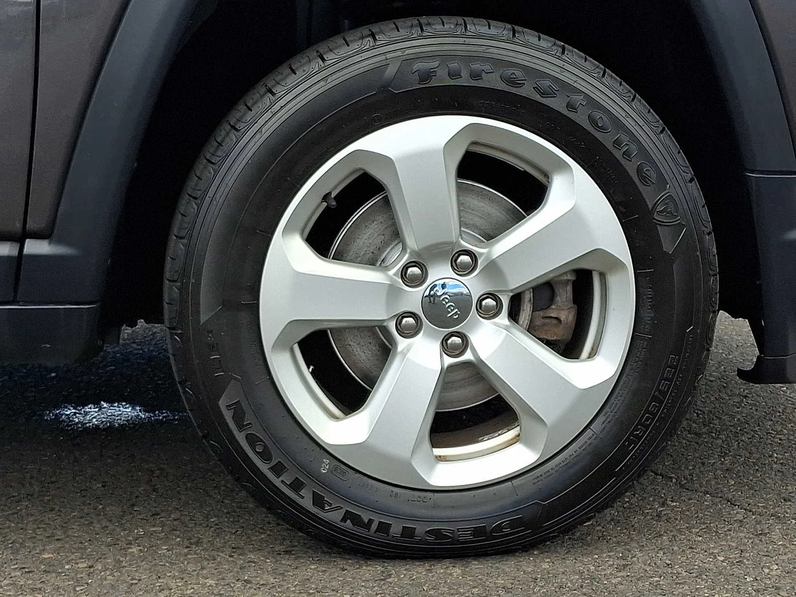 Used 2020 Granite Crystal Clearcoat Metallic Jeep Latitude image 8
