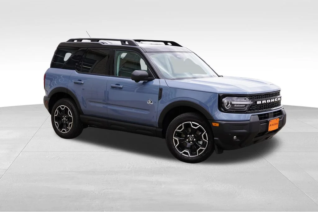 Used 2025 Azure Gray Metallic Ford Outer Banks image 2