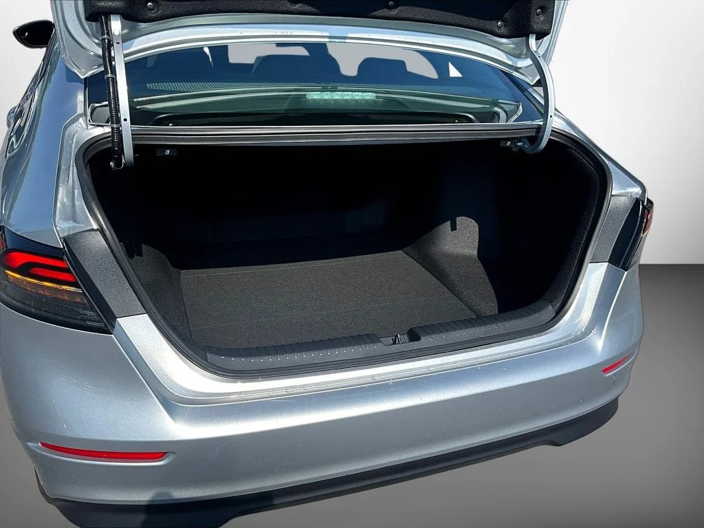 New 2026 Solar Silver Metallic Honda SE image 7