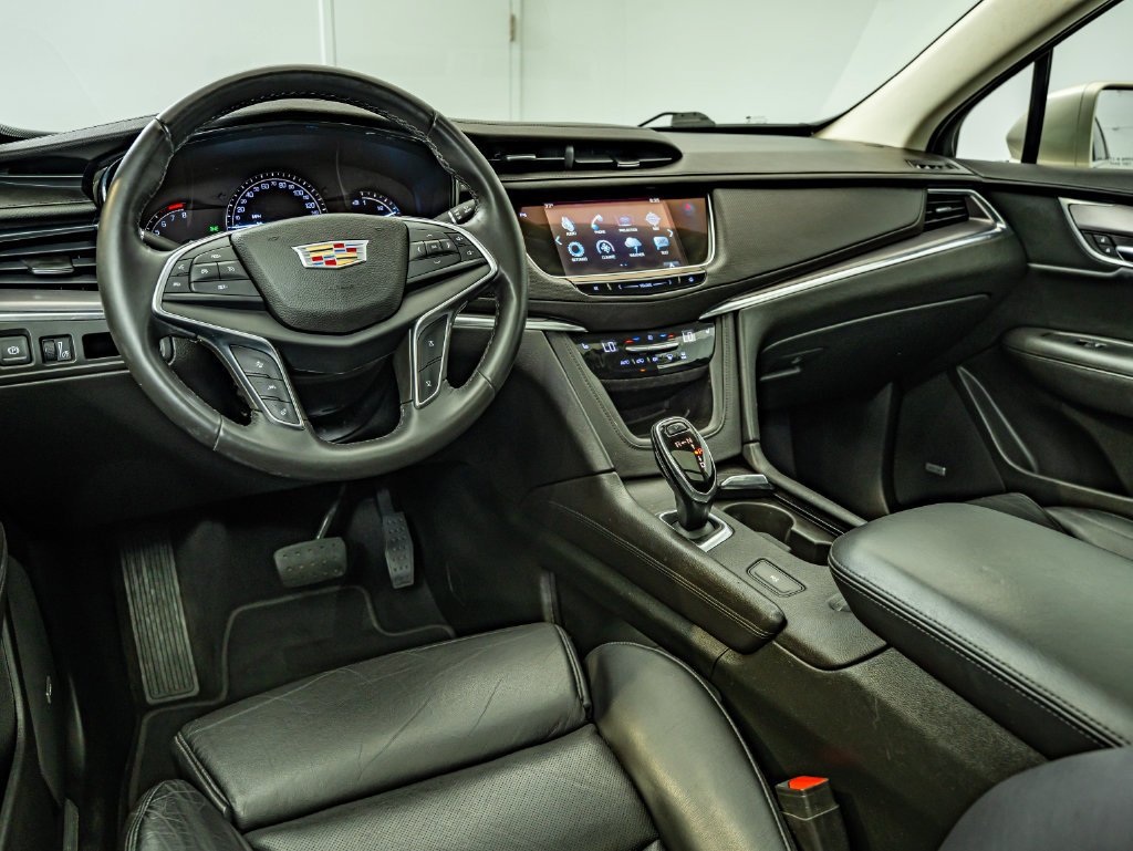 Used 2017 Silver Coast Metallic Cadillac Luxury image 30