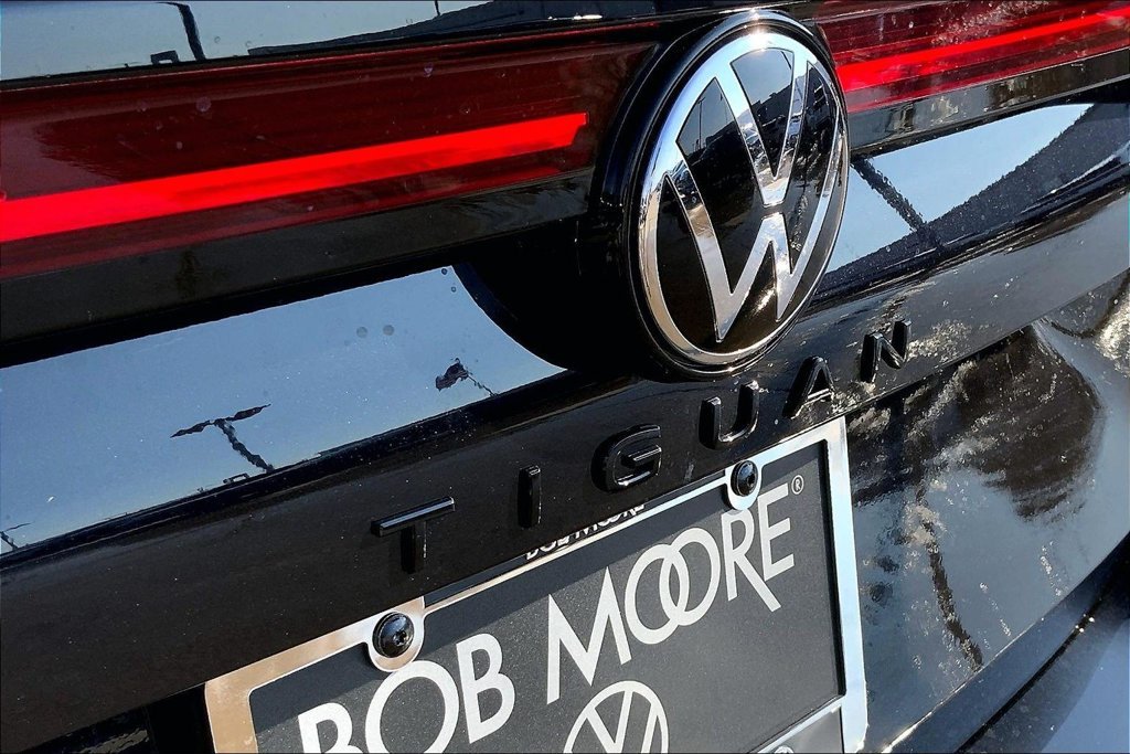 New 2026 Deep Black Pearl Volkswagen SE R-Line Black image 9