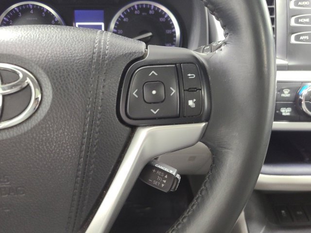 Used 2015 Predawn Gray Mica Toyota XLE image 26