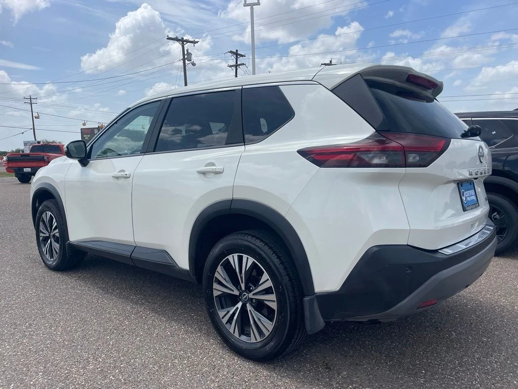 Used 2022 White Nissan SV image 5