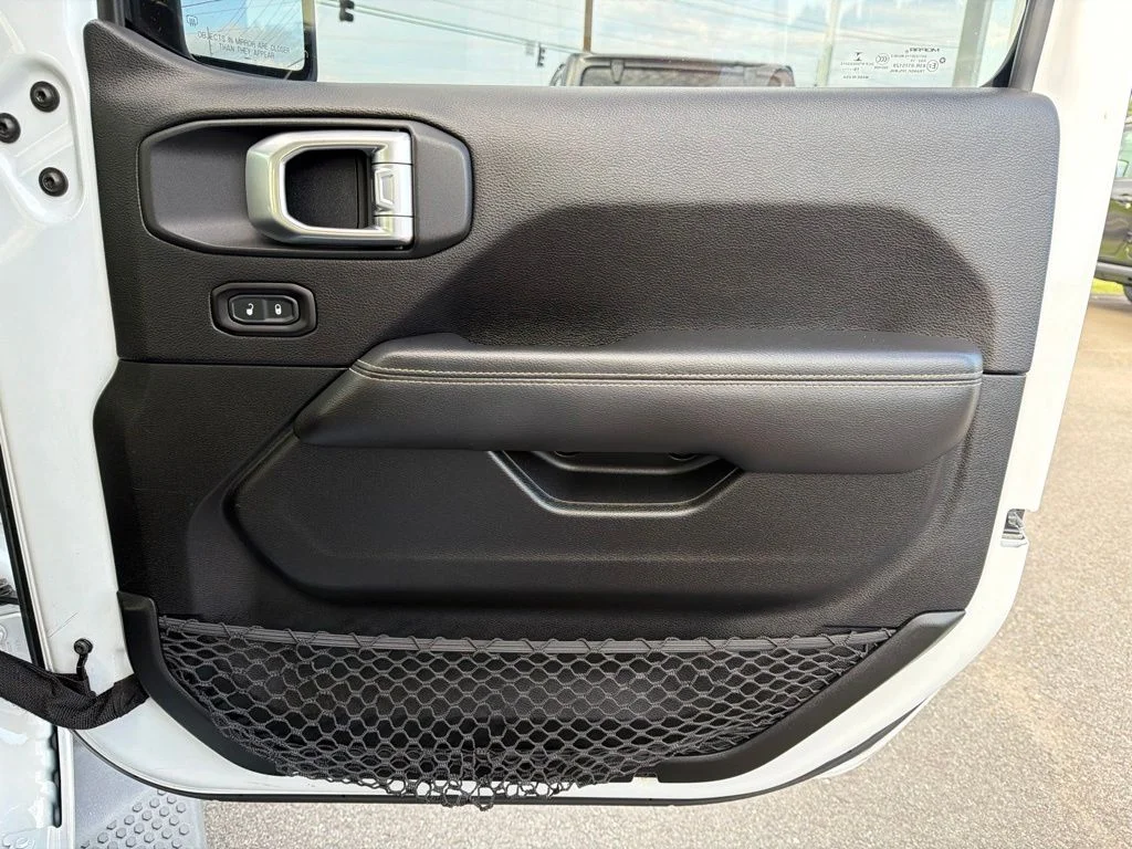 Used 2020 White Jeep Unlimited Sahara image 21
