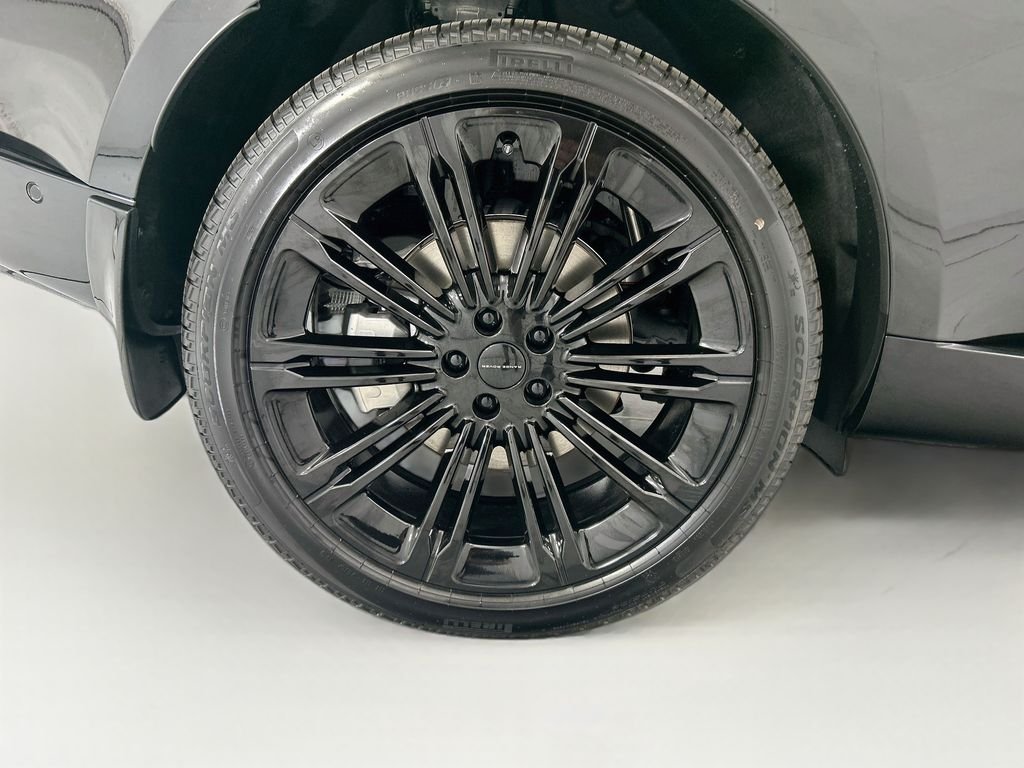 New 2026 Santorini Black Land Rover SE image 32