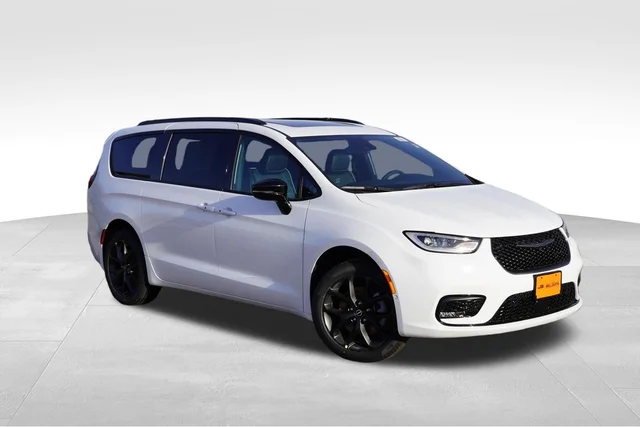 2026 Chrysler Pacifica Limited AWD's photo