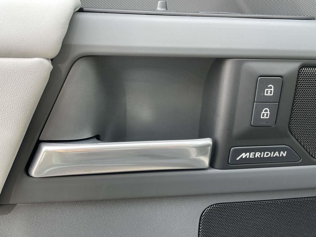 2026 Land Rover Defender S - Photo 33