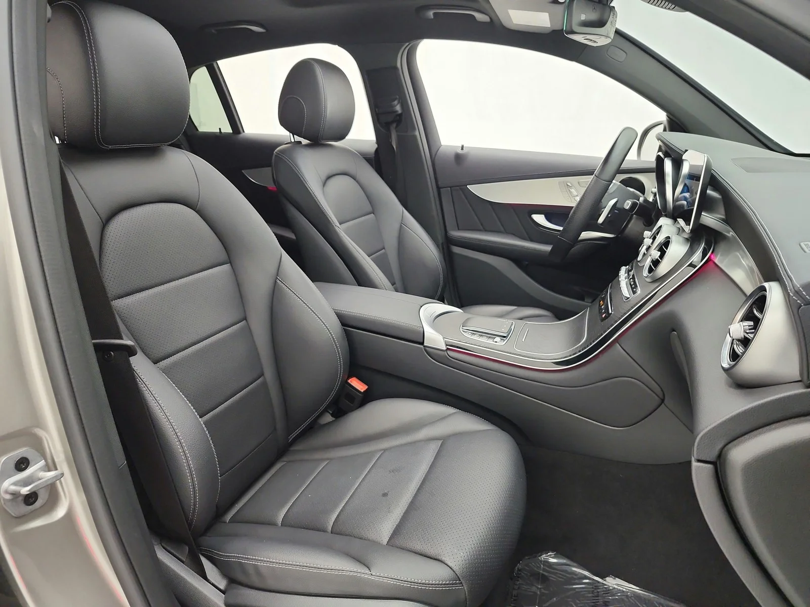 Used 2022 Mojave Silver Metallic Mercedes-Benz GLC 300 4MATIC® Coupe image 28
