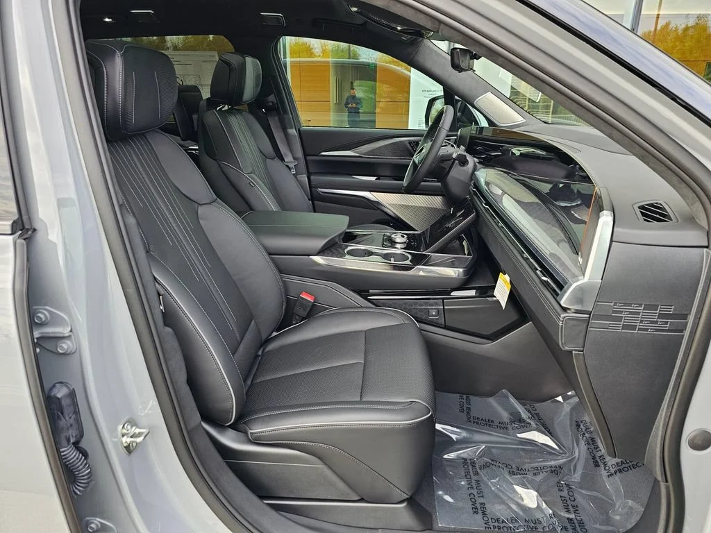 New 2026 Luna Metallic Cadillac Premium Sport image 11