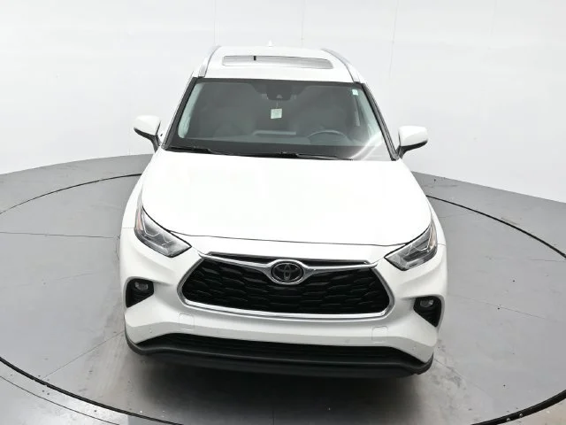 Used 2021 Blizzard Pearl Toyota Limited image 33