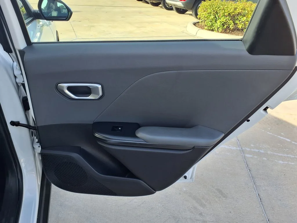 Used 2025 White Kia LXS image 28