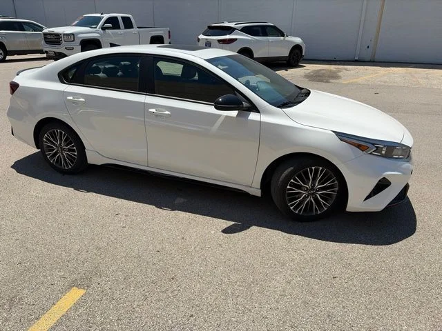 Used 2022 White Kia GT-Line image 2