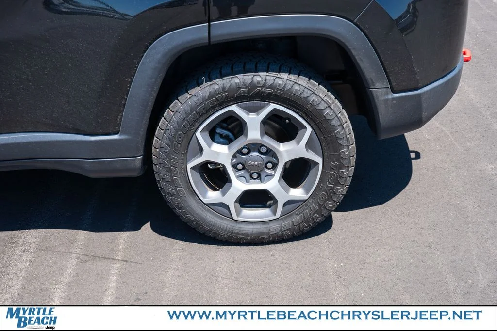 Certified Used 2022 Diamond Black Jeep Trailhawk image 12