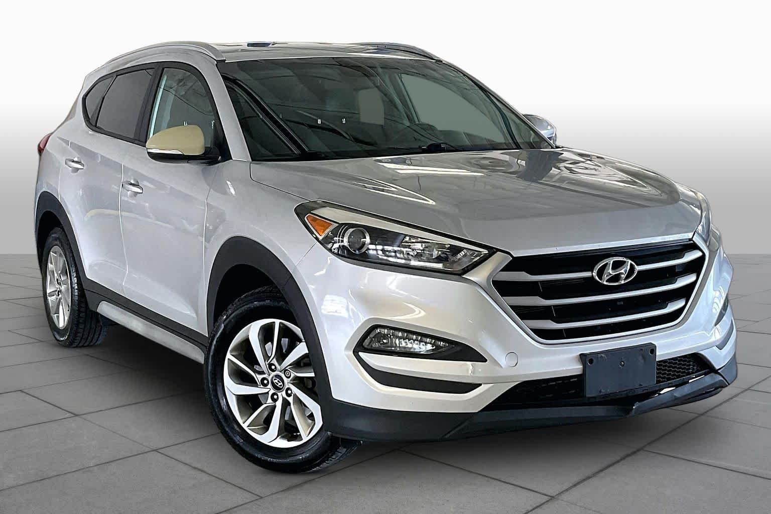 Used 2018 Molten Silver Hyundai SEL Plus image 2
