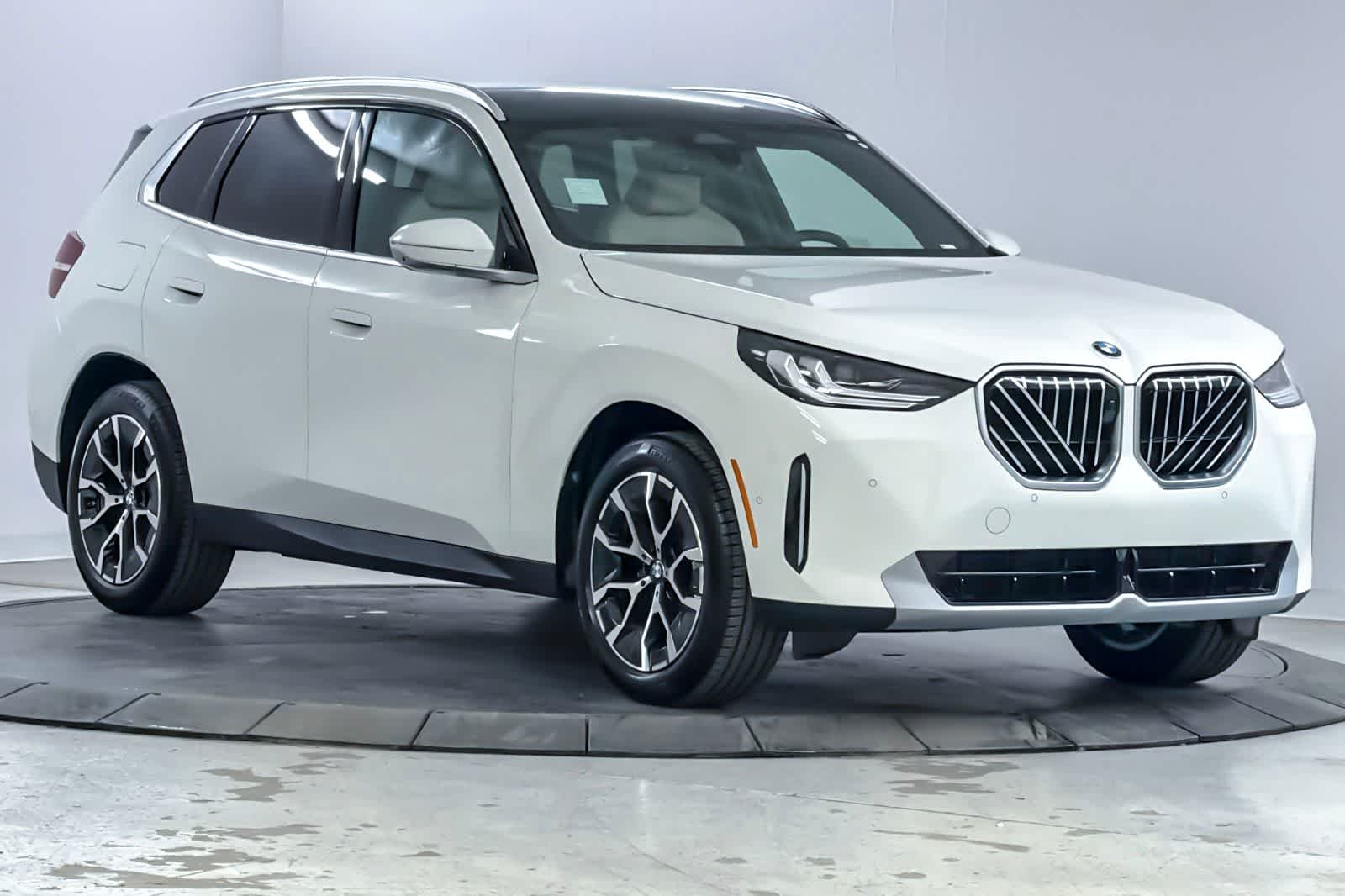 New 2026 Alpine White BMW 30 xDrive image 9