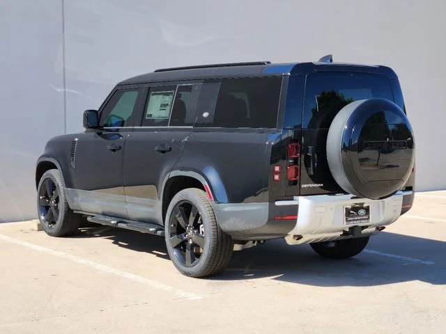 Used 2024 Black Land Rover S image 5