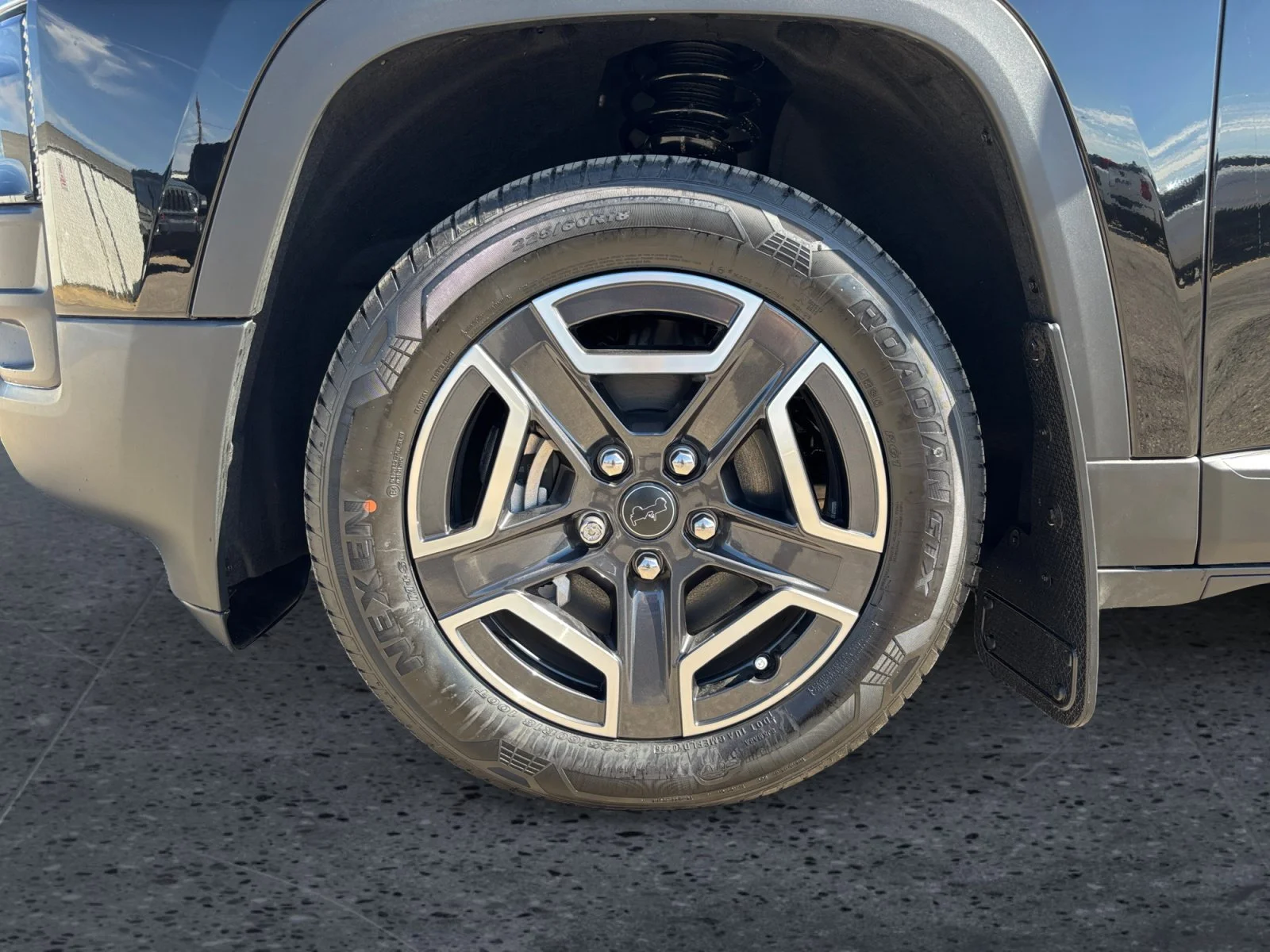 New 2026 Diamond Black Crystal Pearl Jeep Laredo image 9