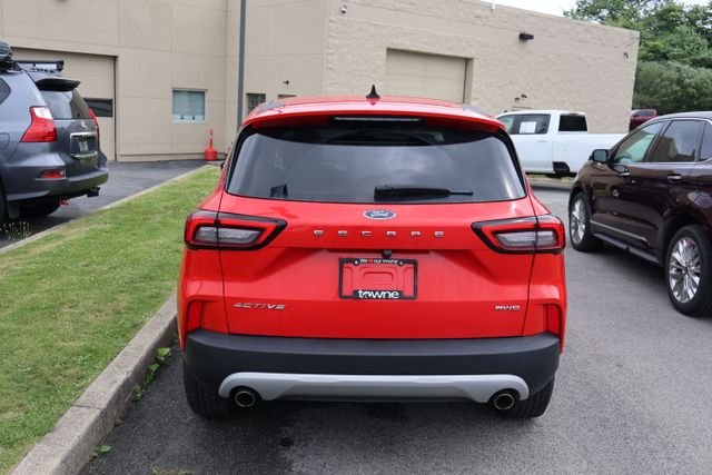 Used 2024 Red Ford Active image 3