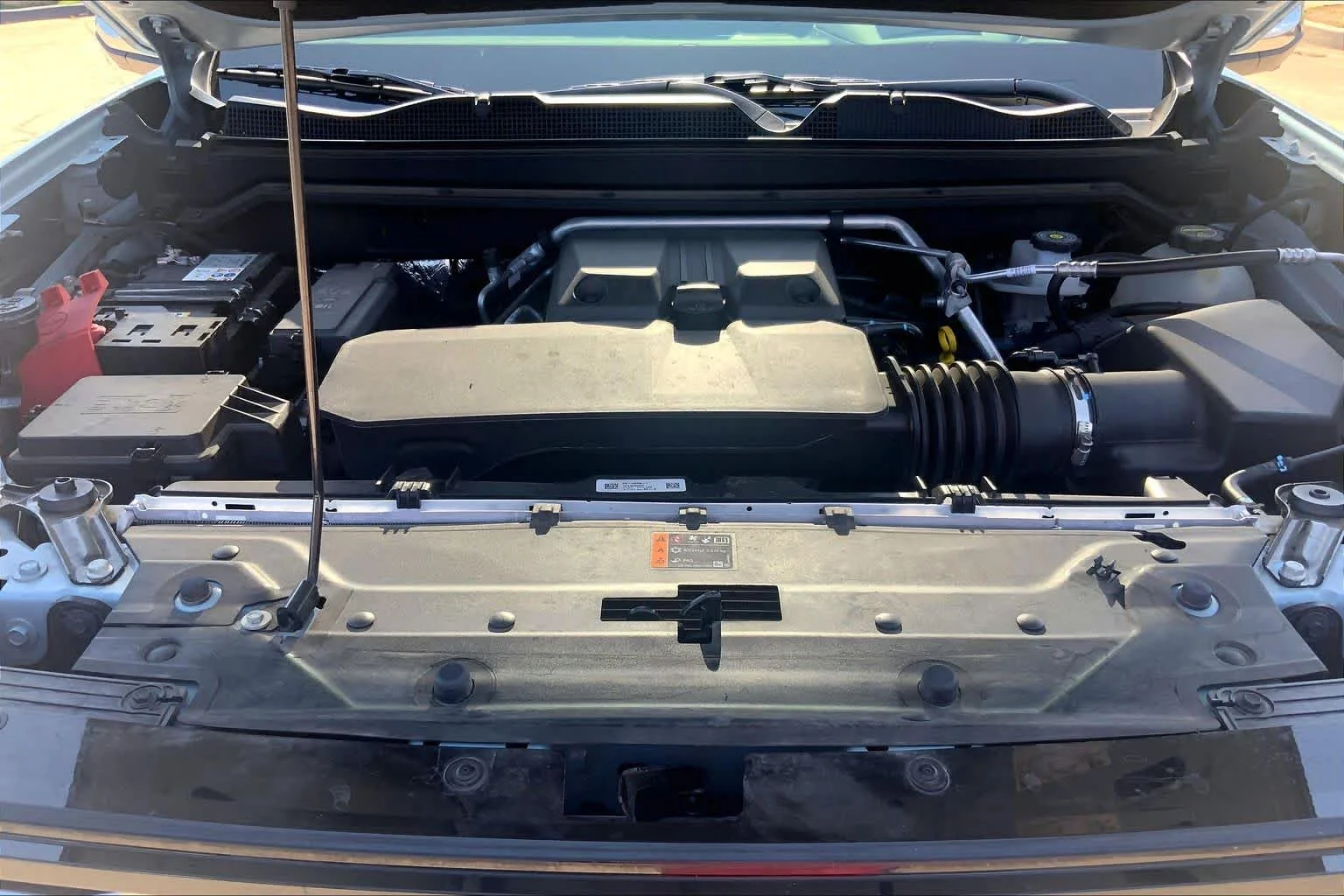 Used 2025 Glacier Metallic GMC Denali image 31