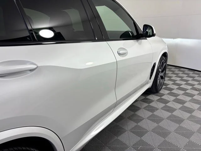 New 2026 Mineral White Metallic BMW xDrive40i image 9