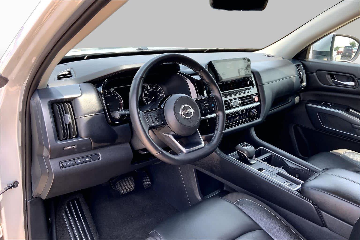 Used 2025 Brilliant Silver Metallic Nissan SL image 17