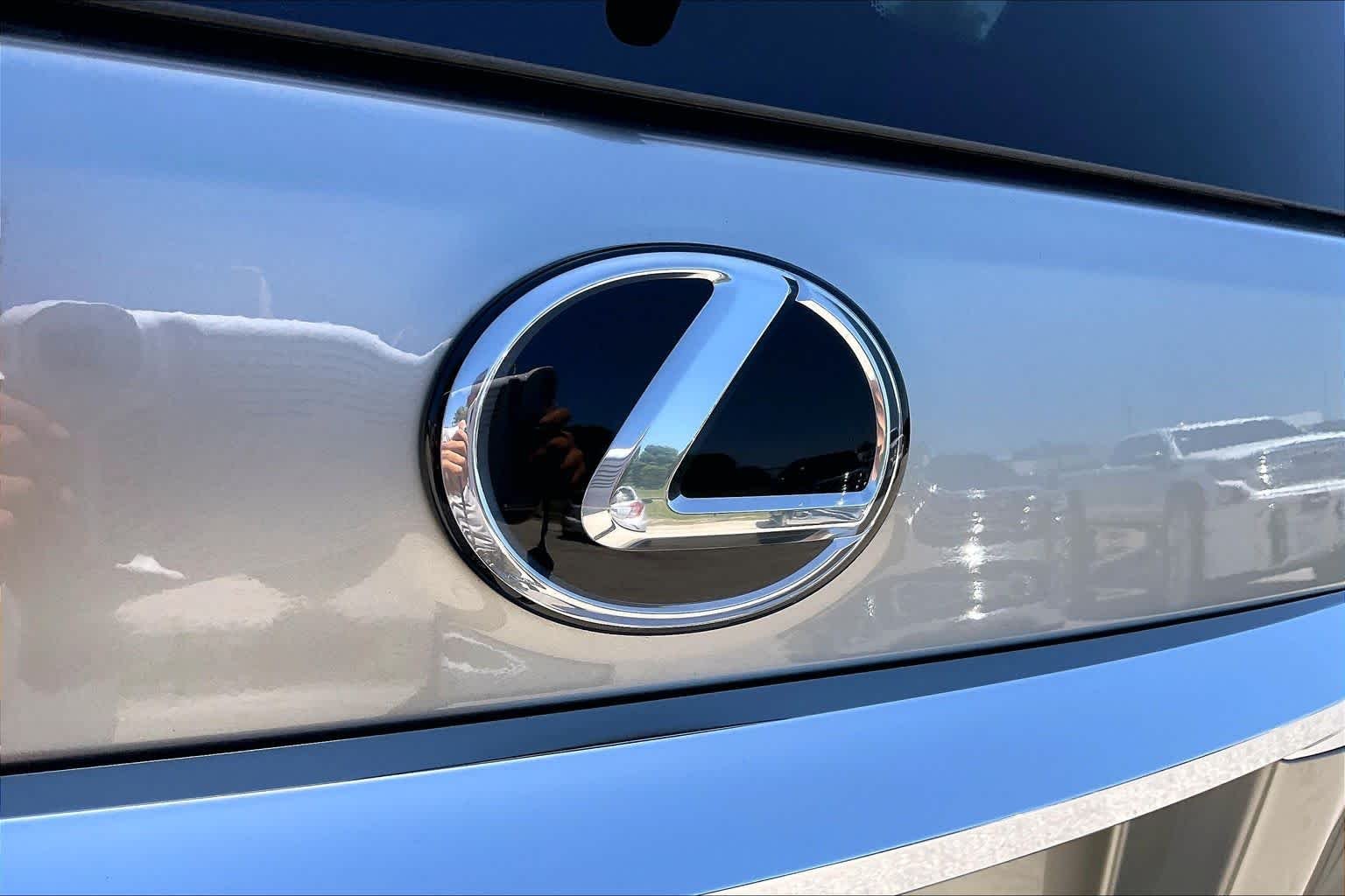 Used 2023 Atomic Silver Lexus Premium image 31