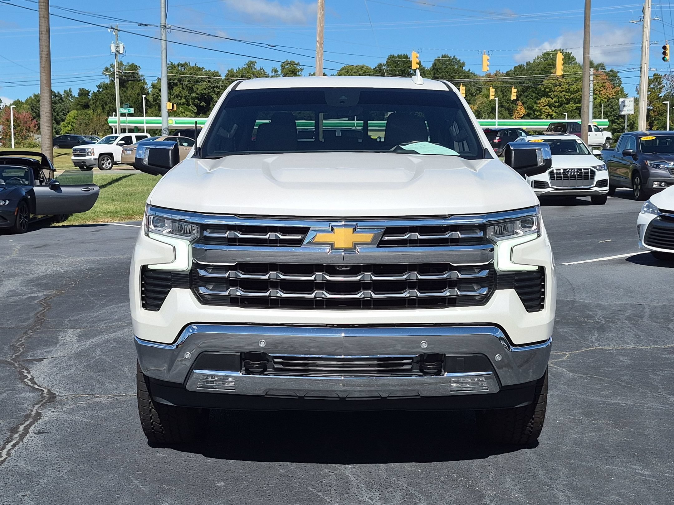 Used 2022 Iridescent Pearl Tricoat Chevrolet LTZ image 8