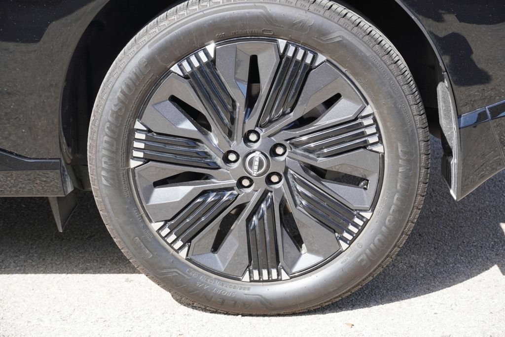 Used 2025 Black Nissan Platinum image 11